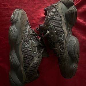 Yeezy 500 size 9